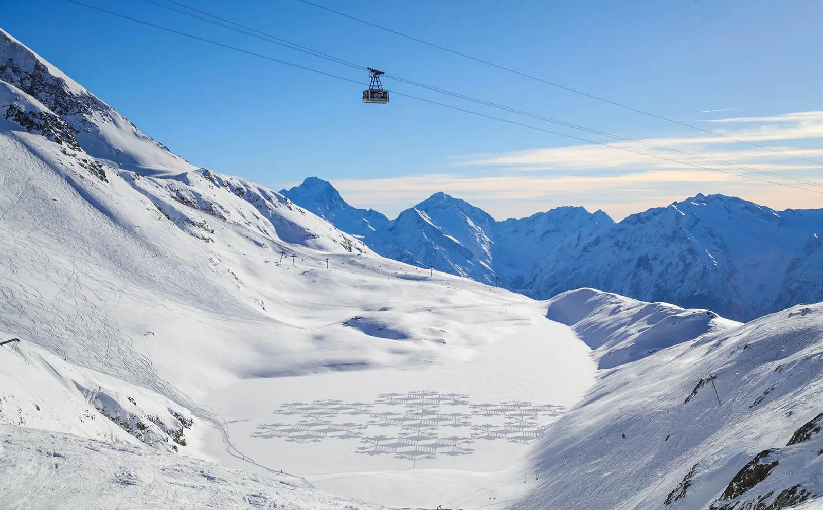Vi rekommenderar Alpe d'Huez som är en äkta familjefavorit bland våra destinationer.