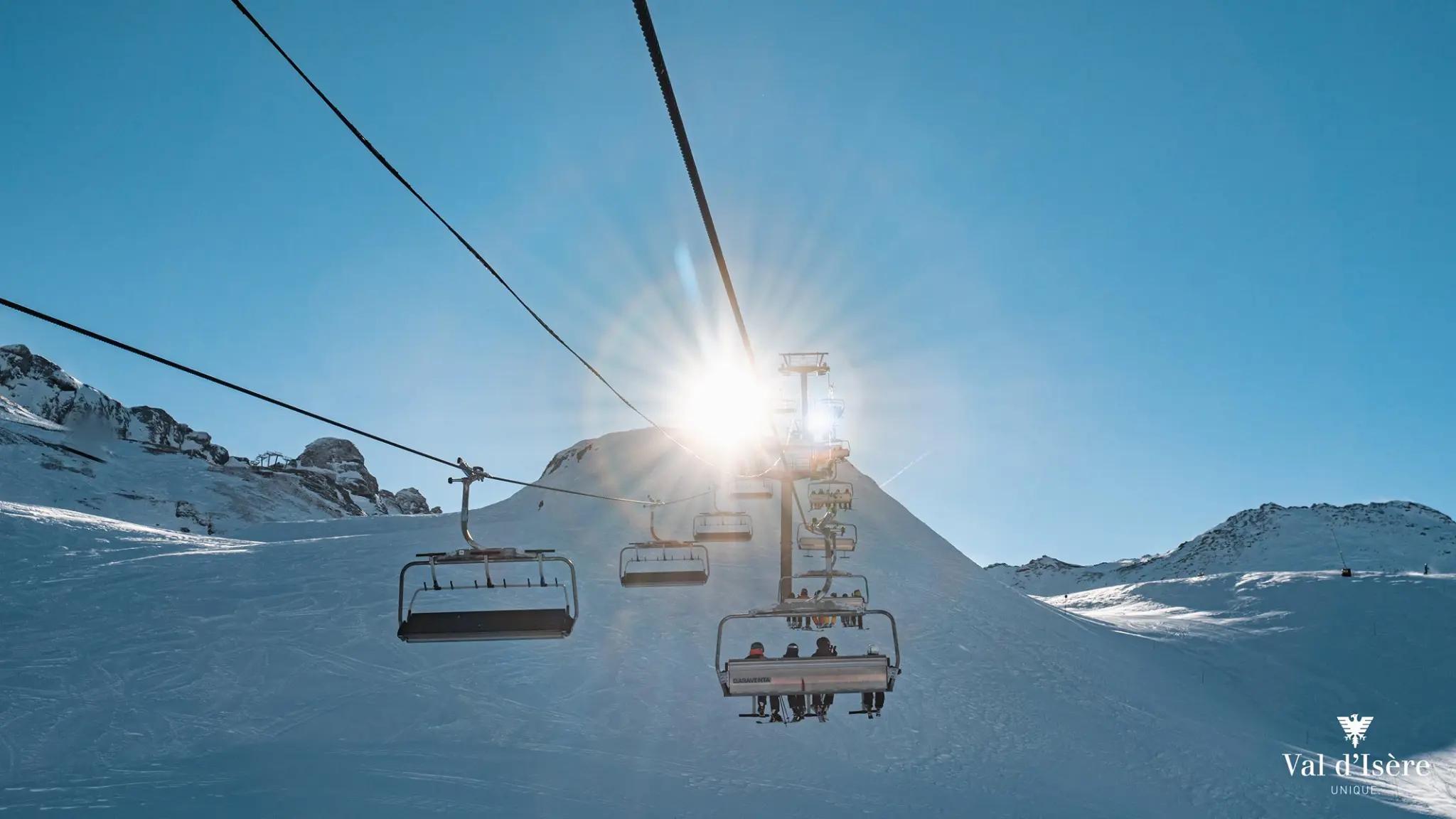 På skidresan till Val d'Isère kan ni välja mellan att flyga från Arlanda eller Kastrup. Transfer ingår.